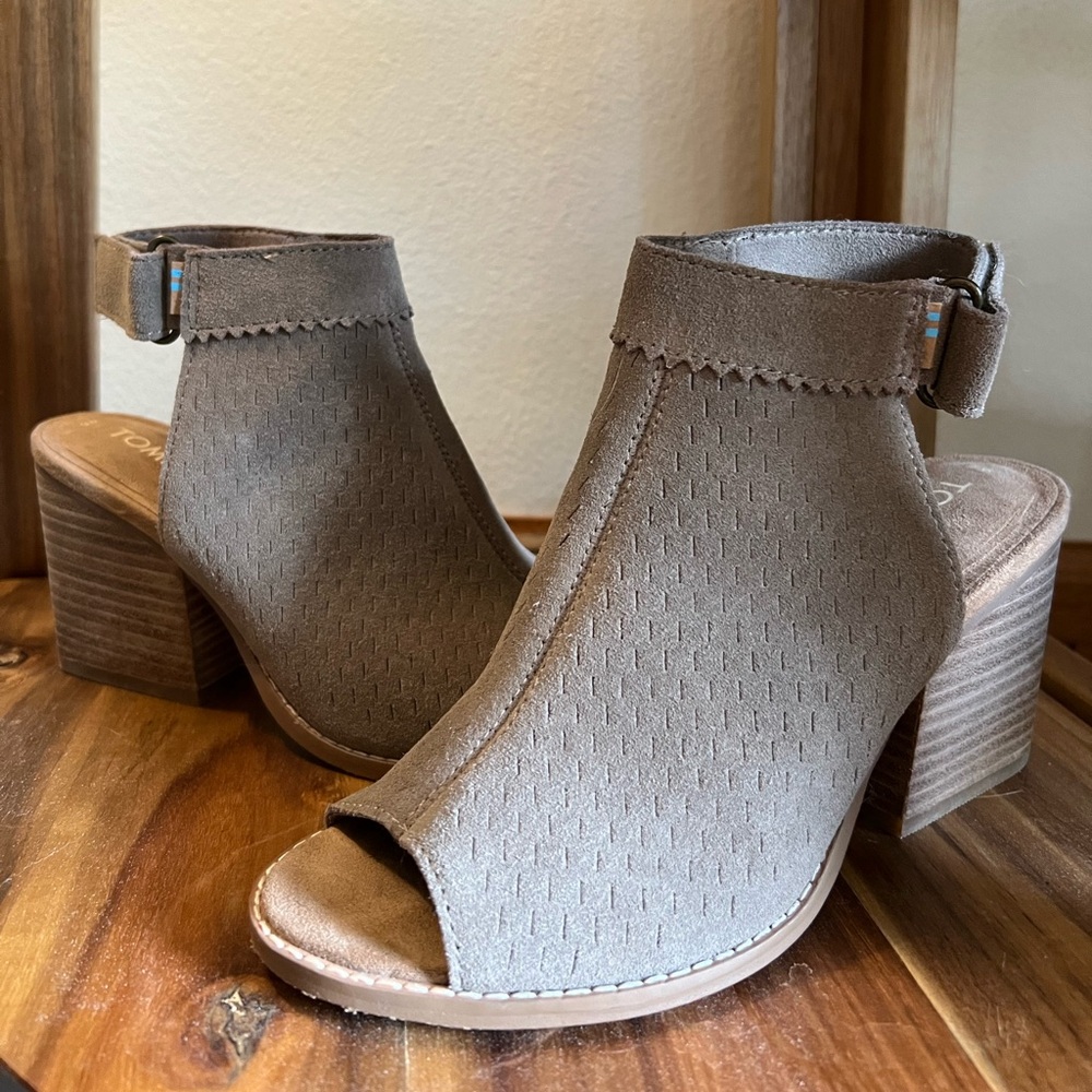 NWT TOMS Grenada Suede Peep Toe Heels | Women’s Size 6